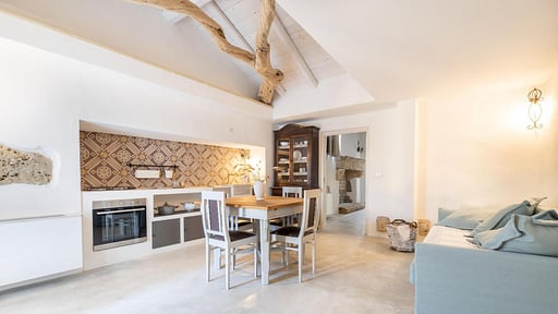 Villa Ametista Dining area 1