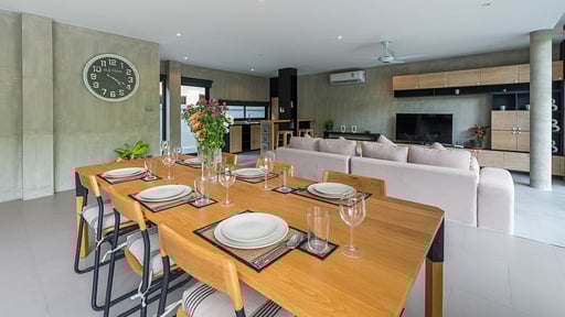 Villa Angle Dining area