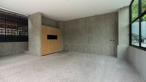 Villa Angle Parking areas