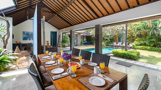 Villa Anjali Blue Dining area