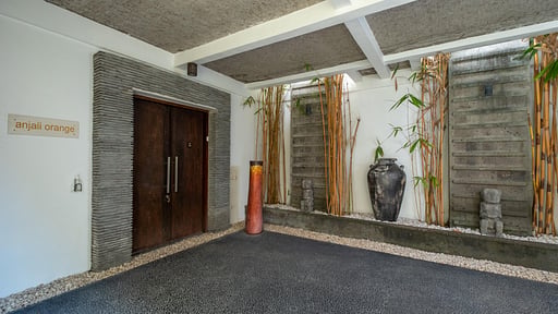 Villa Anjali Orange Parking areas
