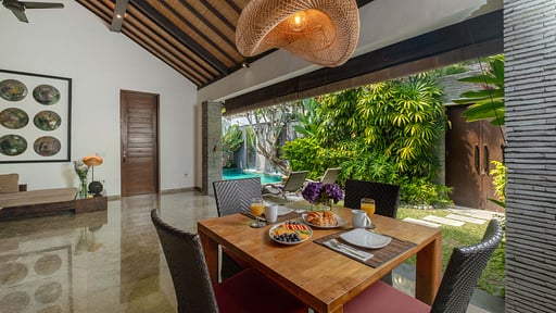 Villa Anjali Purple Dining area