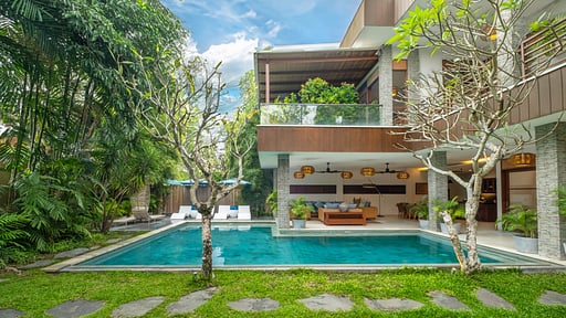 Villa Anjani Sembilan Schwimmbad 2