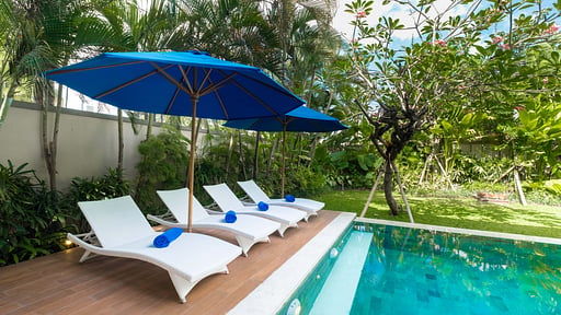 Villa Anjani Sembilan Schwimmbad 1