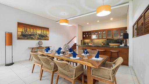 Villa Anjani Tiga Dining area