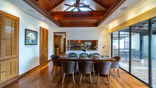 Villa Apsara Phuket Обеденная зона