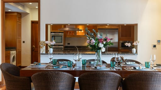 Villa Apsara Phuket Обеденная зона