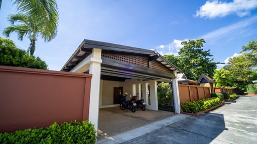 Villa Apsara Phuket Парковочные места