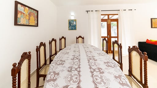 Villa Araliya Обеденная зона