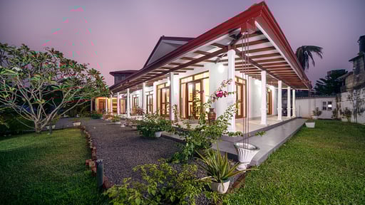 Villa Araliya Сад