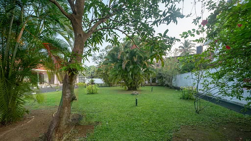 Villa Araliya Сад