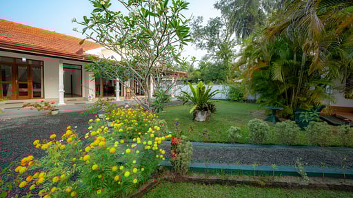 Villa Araliya Сад