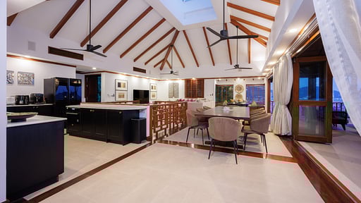 Villa Aranda Dining area 1