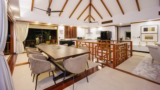Villa Aranda Dining area 1