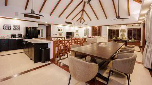 Villa Aranda Dining area 1