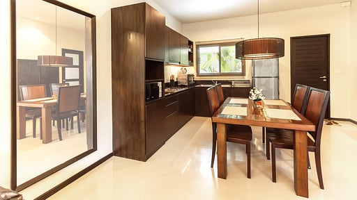 Villa Arataki Dining area