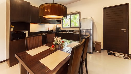 Villa Arataki Dining area