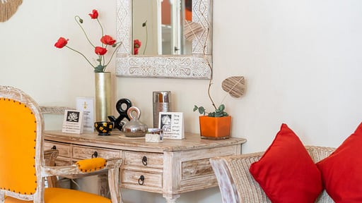 Villa Armani Salon
