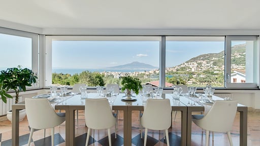Villa Arpino Dining area 1
