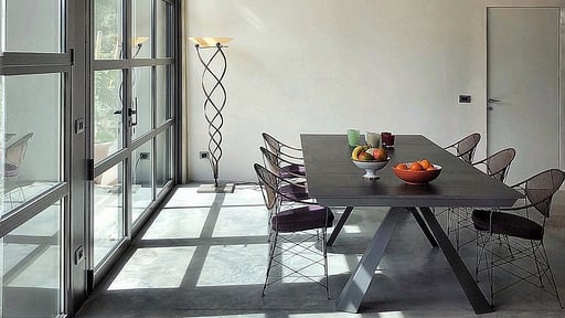 Villa Art Hangar Dining area