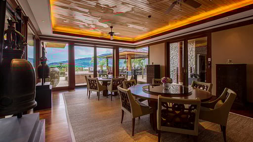 Villa Arteed Dining area