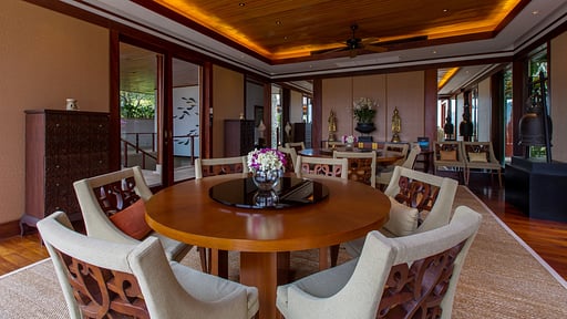 Villa Arteed Dining area