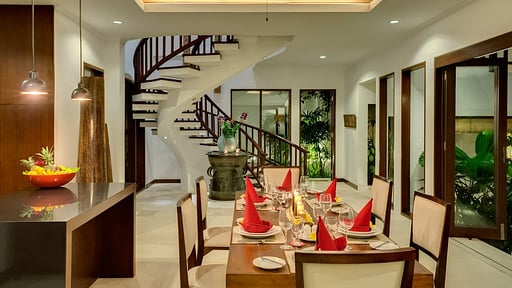 Villa Arza Dining area