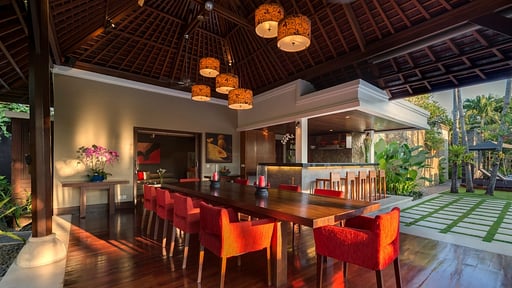 Villa Asta Dining area