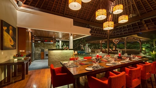 Villa Asta Dining area
