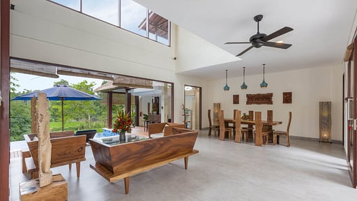 Villa Atap Padi Living room