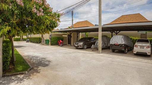 Villa Atarata Parking areas