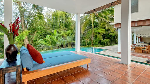 Villa Atas Awan Living room