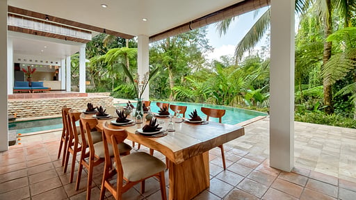 Villa Atas Awan Dining area
