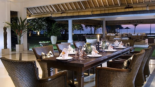 Villa Atas Ombak Dining area
