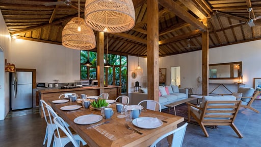 Villa Atmo Dining area