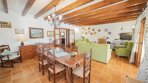 Villa Auba Dining area