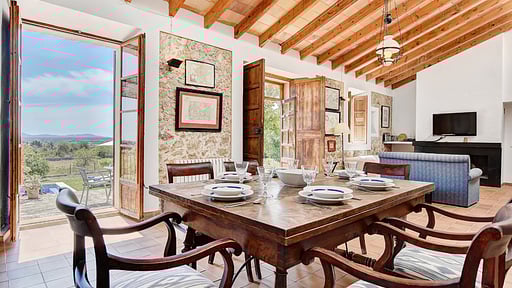 Villa Aubons Обеденная зона