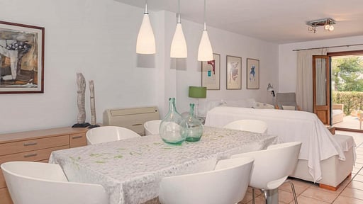 VILLA AUCANADA Dining area