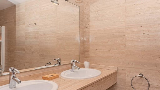 VILLA AUCANADA Bedroom 1