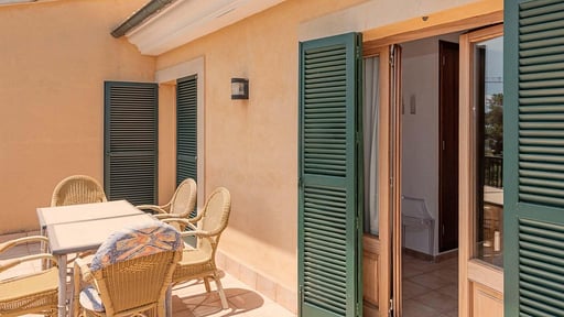 VILLA AUCANADA Dining area