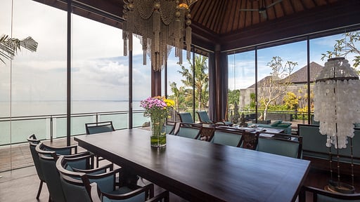 Villa Aum Dining area