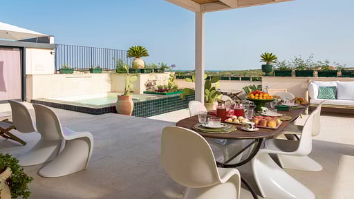 Villa Aurispa Dining area