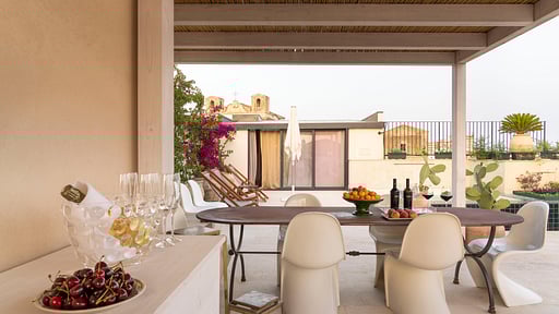 Villa Aurispa Dining area