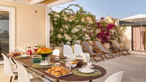 Villa Aurispa Dining area