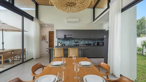 Villa Aurora Dining area