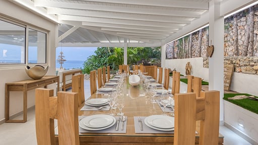 Villa Azur Dream Dining area