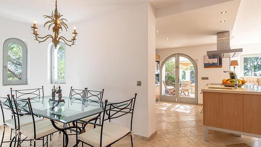 Villa Azure Dining area