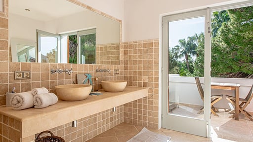 Villa Azure Bedroom 3