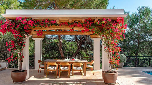 Villa Azure Dining area