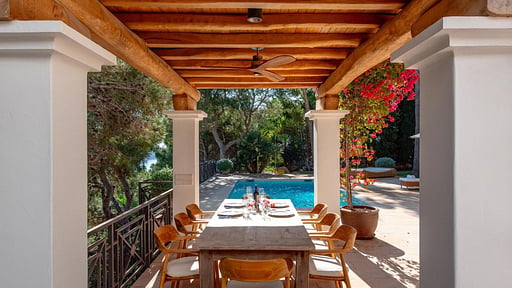 Villa Azure Dining area
